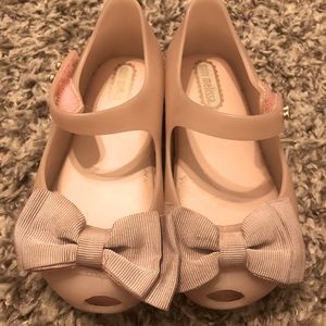 Mini Melissa pale pink size 7